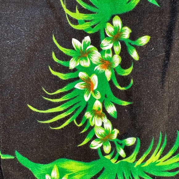 Heart Shaped Hawaiian Flowers Sarong - Picture 4 of 7